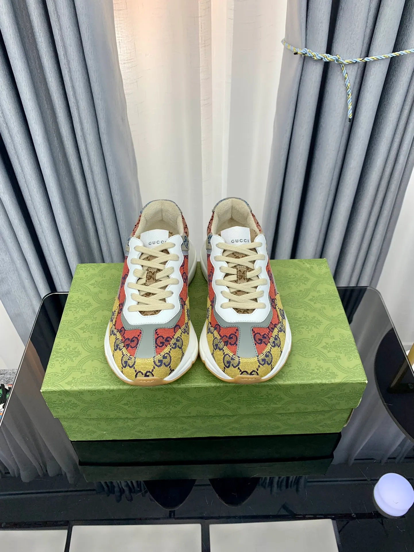 👟👟Ex-factory price 480👟👟 Gucci dad shoes for couples, distressed leather horn-shaped retro jogging shoes. The Balenciaga grandpa trend has subsided, ushering in GUCCI dad shoes, the trend leader in the fashion industry. The original shoes are molded and the original last is made by the Italian handmade foundry! [Gucci original dad shoes] Original surface: imported calfskin! Lining: Grade A hybrid lambskin! Outsole: The highest restoration sole. TPU material plus wear-resistant foam (anti-wear cushioning) ivory leather has been processed with an old-fashioned effect. The sole is 5cm high! The comfort level is excellent, killing all high-end versions on the market! Original logo outsole! 👣Size: Women’s size 35-40. Men's size 38-45. Women's heel with 🈚️logo! Men's heel with 🈶️logo!